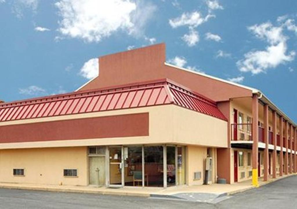 Econo Lodge Northeast Редінг Екстер'єр фото